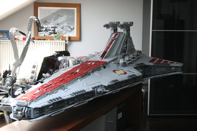 Illustration for article titled Lego Star Destroyer Is 8-Foot of Gorgeous Turgid Brickwork
